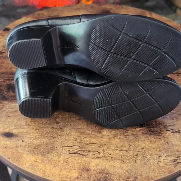 Clarks boots - Picture 3 of 7